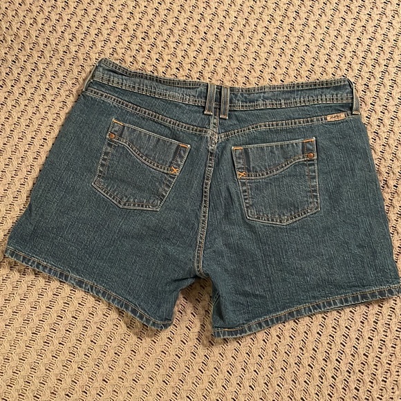 Levi Strauss stretch shorts. Size Misses 16 - Picture 3 of 3